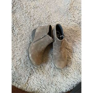 Dansko grey nubuck leather ankle booties size 36 or‎ 5.5/6